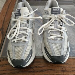 Nike Kids Vomero 5 Gray Sneakers